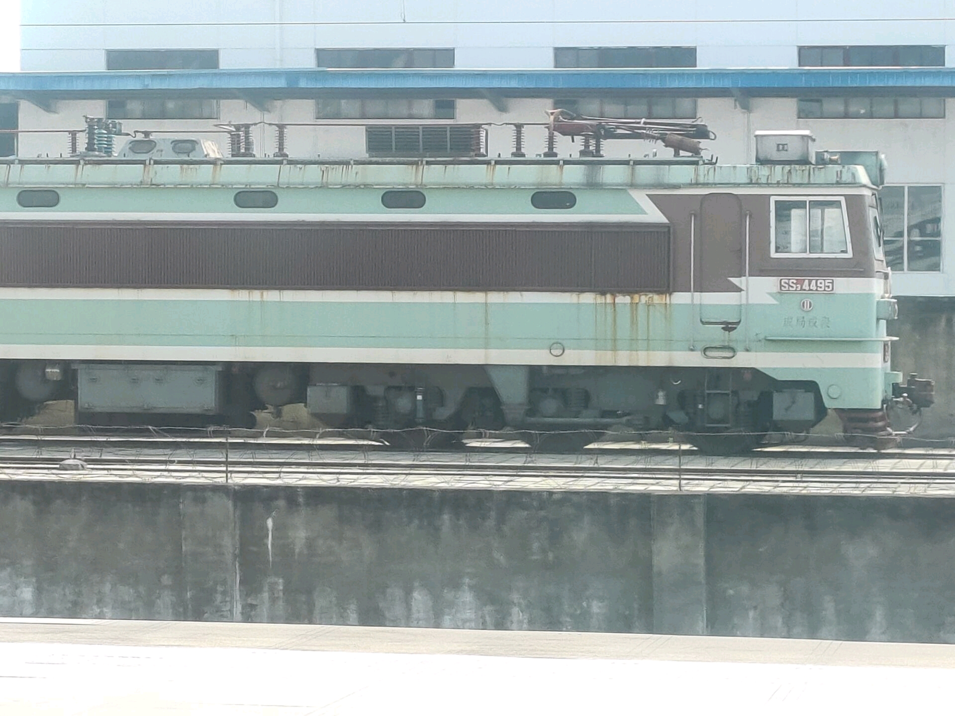生活 日常 西南铁路的经典 ss3型电力机车,相信西南地区的车迷见过