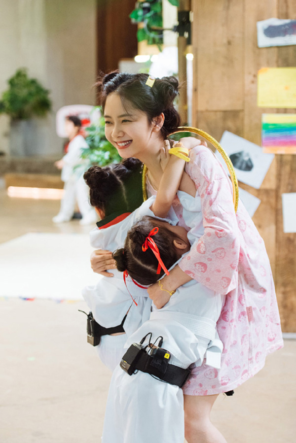 谭松韵《奇妙小森林》化身美人鱼 上演现实版童话
