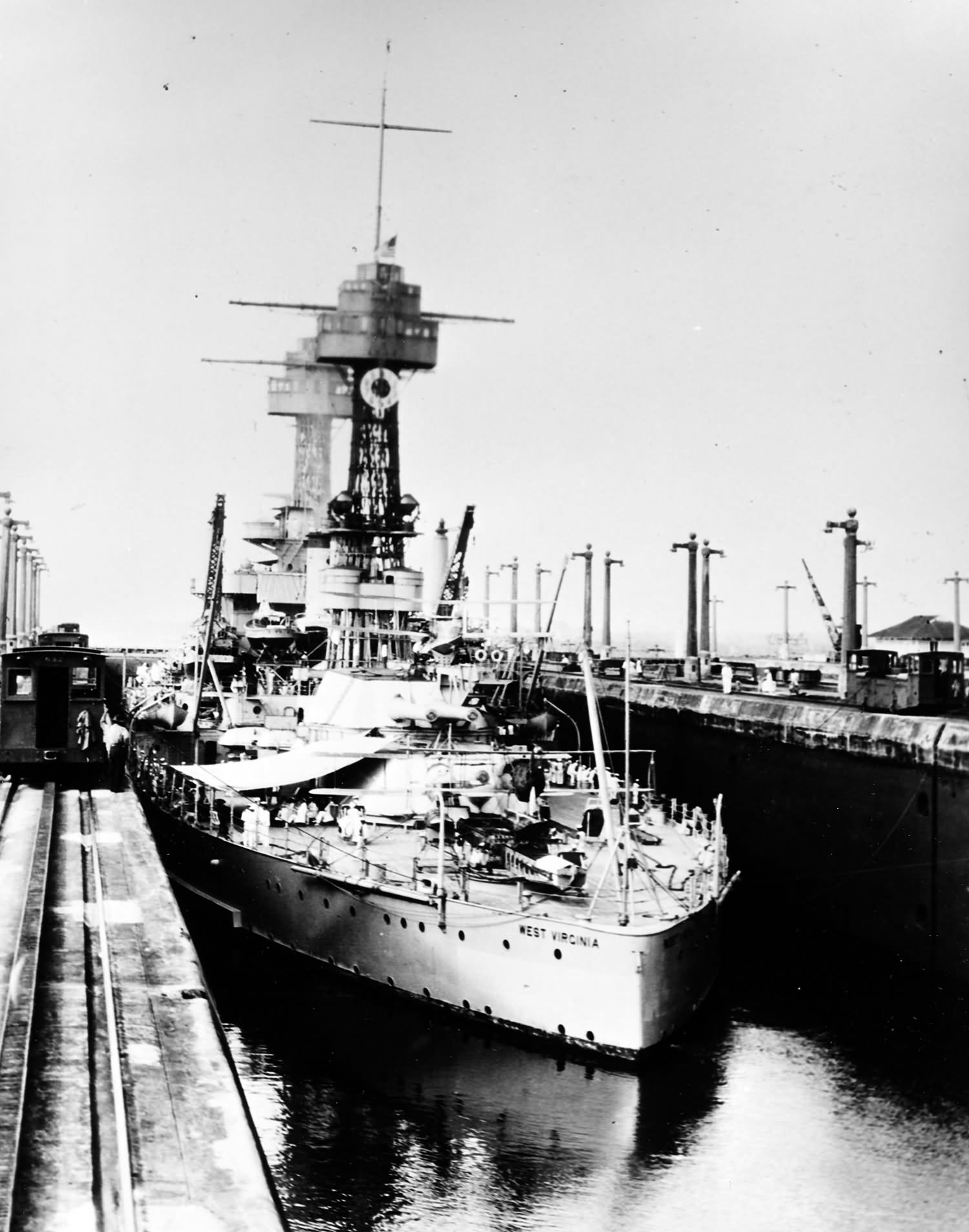 1930年经过巴拿马运河的西弗吉尼亚号战列舰