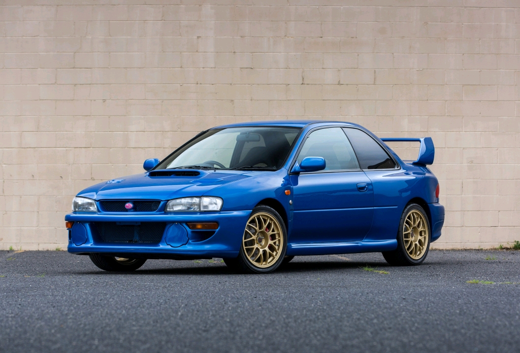 杰大锤驾驶斯巴鲁 impreza wrx sti 22b拉着夏美可可去台湾大战藤原