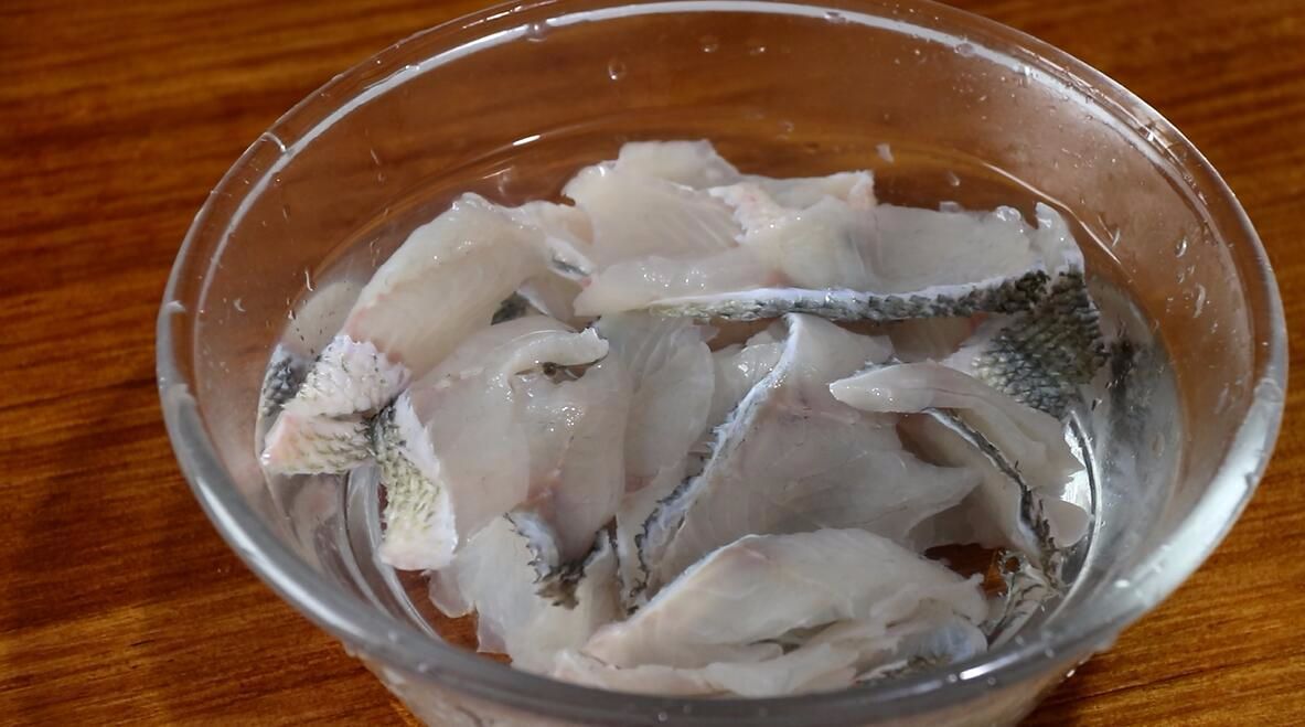 天冷最爱吃的一道汤菜,教你做酸汤鱼片,鱼肉细嫩爽滑,开胃下饭