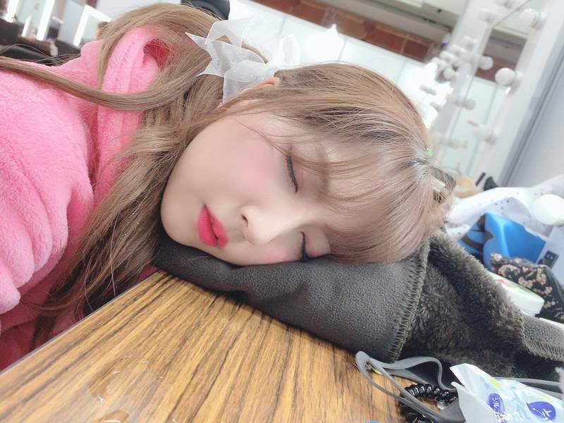 经纪人偷拍睡着的三上悠亚,可爱到简直就是天使的睡颜