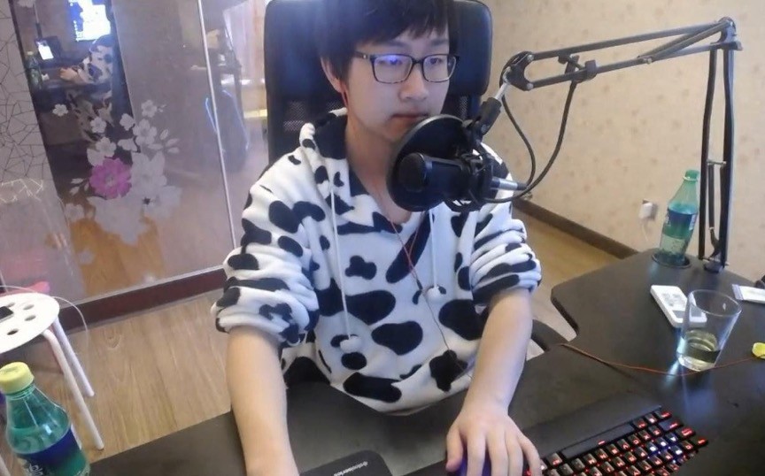 左手狙神陈子豪暂退cf?沉迷生死狙击2无法自拔,还带走多位主播