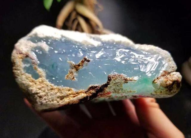 不懂翡翠原石的种水不要去谈赌石翡翠这些基本知识你掌握了吗