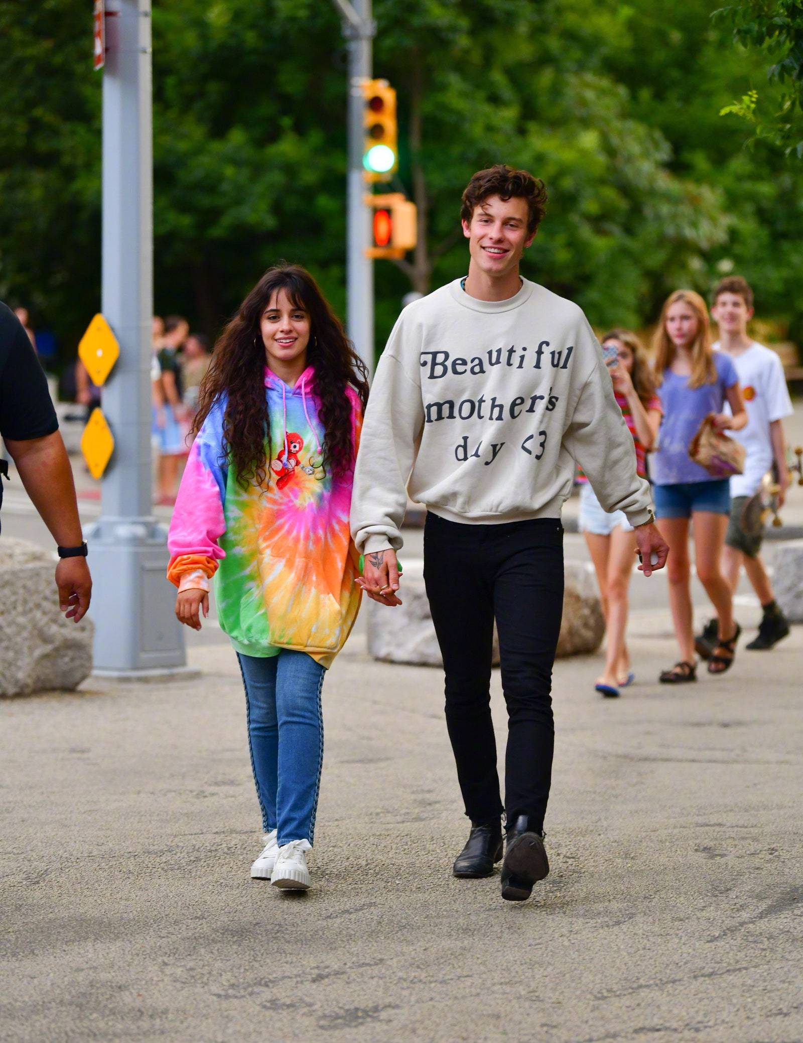 shawn和camila恋爱,camilacabello翘 萌德shawn mendes和camila cabello可能要订婚了!