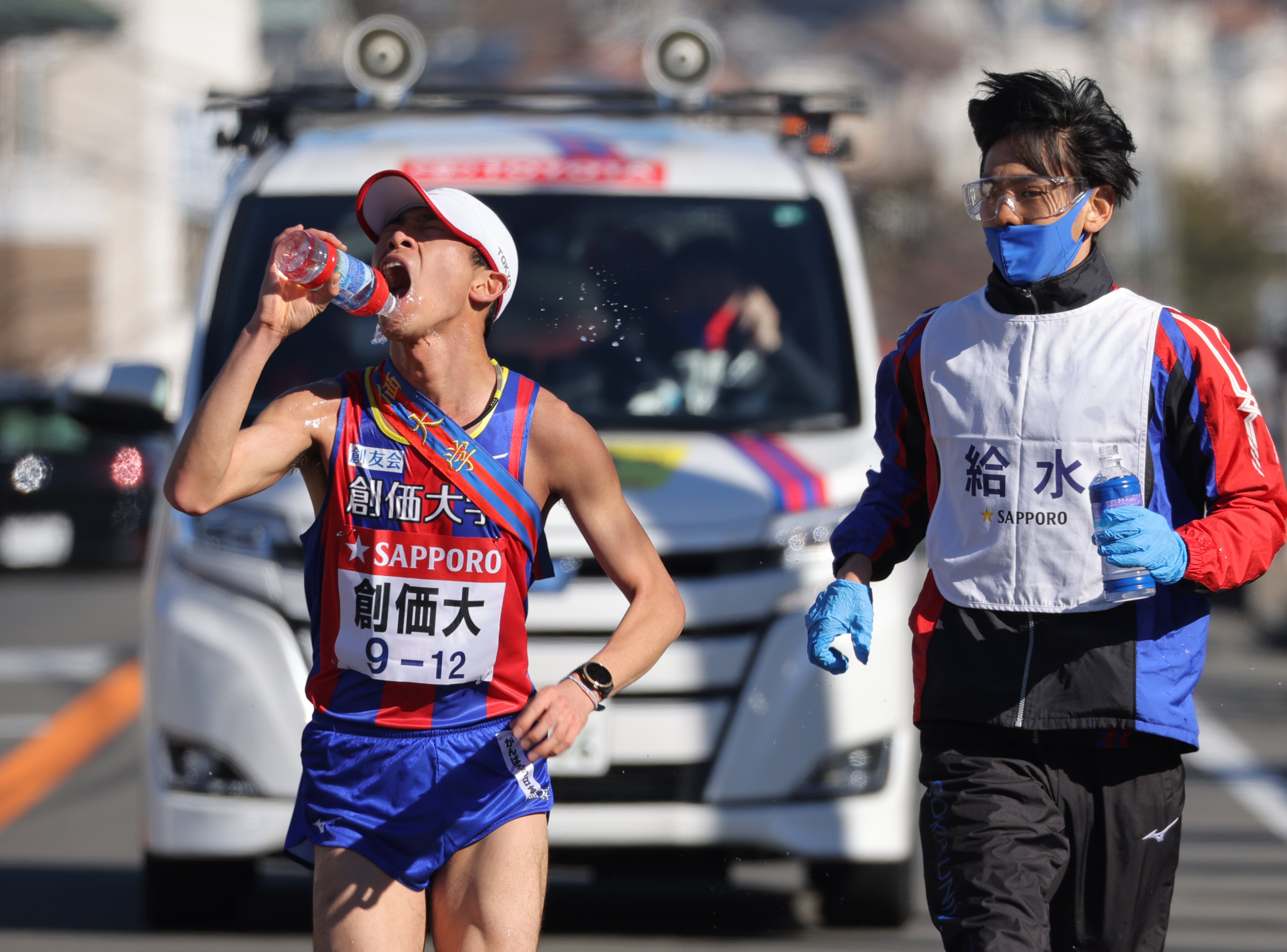 箱根驿传首日比赛爆冷门,创价大学获冠军,卫冕冠军青山跌出前十