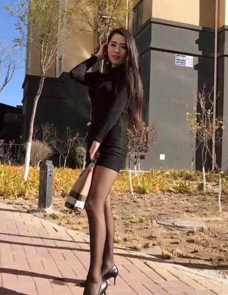 街拍: 高贵冷艳的少妇, 魔鬼身材不比超模差, 不愧是宅男的最爱!