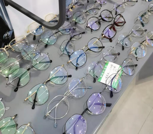 配眼镜店怎么测瞳距,配眼镜店怎么测瞳距的