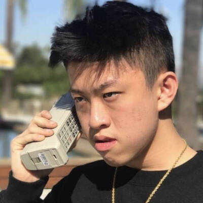 rich chigga rich是富有的意思 chigga是黑人"n"word的谐音 rae srem