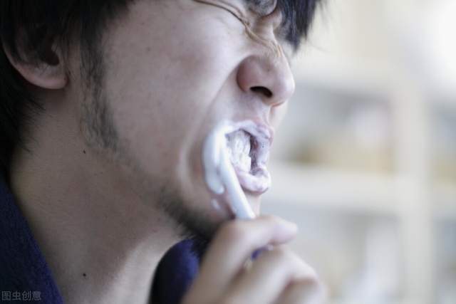 刷牙恶不恶心