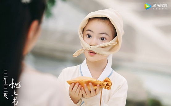 张茗灿饰演阿离 阿离也被列在古装女神啦~小演员张茗灿本来就是女生嘛