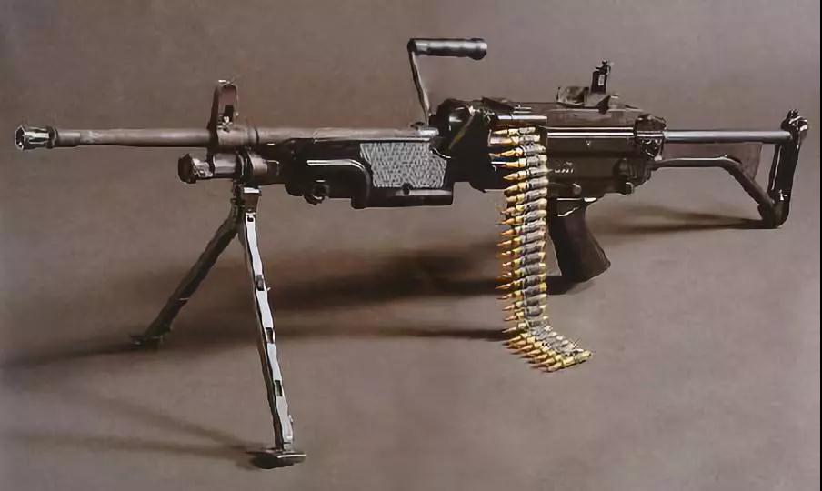 步兵的噩梦内格夫机枪双持腰射火力猛后坐力还小的惊人轻武专栏