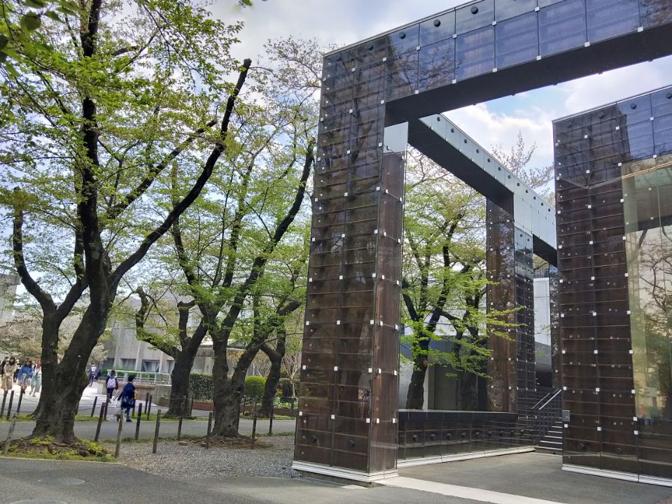 美术合并的一个楼,氛围还是相当好的,日本艺术类大学在这块提供的艺术