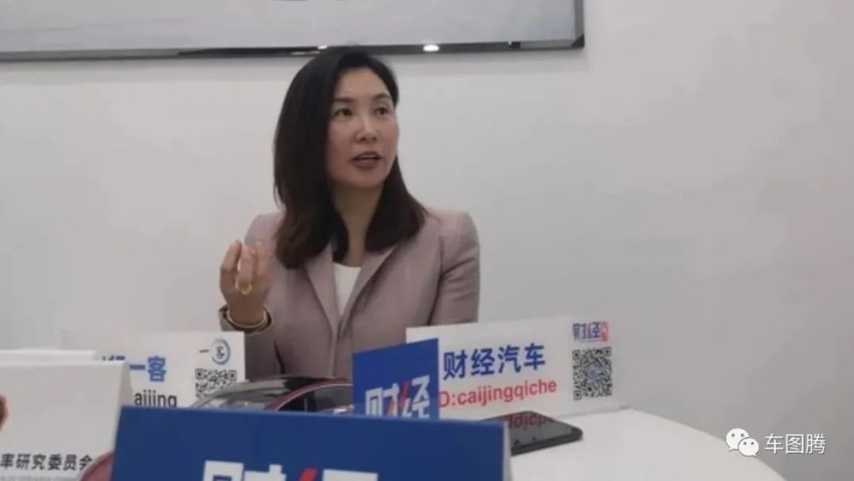 而在记者追问"背后有人"这一说法时,陶琳又表示"我不知道是谁.