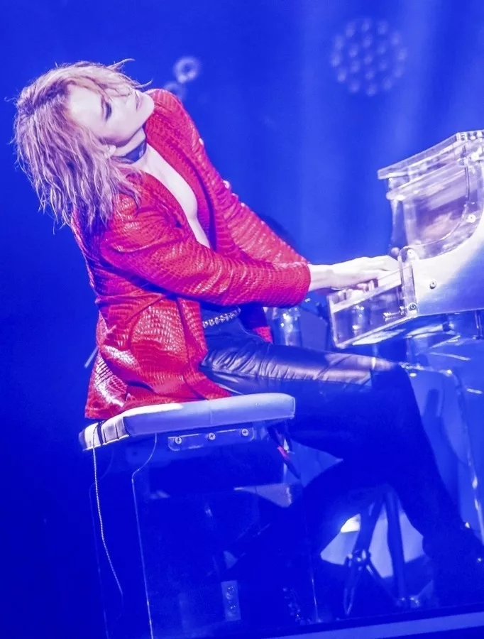 yoshiki因粉丝们与其握手时用力过度导致右手腕韧带状态恶化