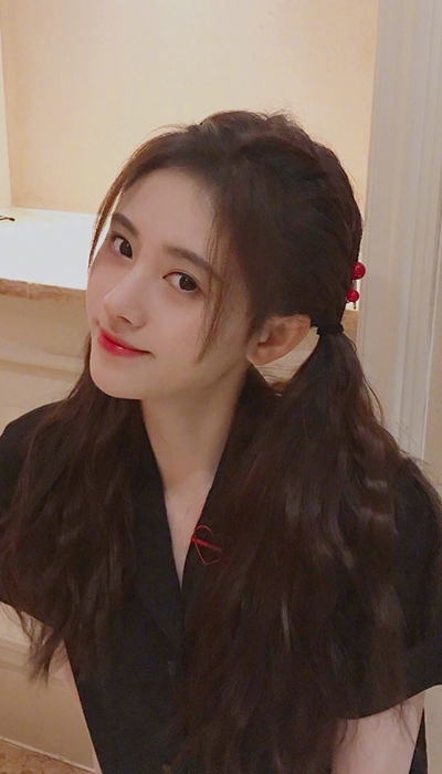千年美女鞠婧祎精选竖版生活照15张