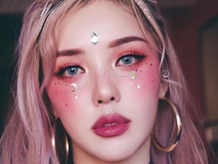 美瞳戴的眼睛干怎么办,美瞳戴久了眼睛模糊怎么办