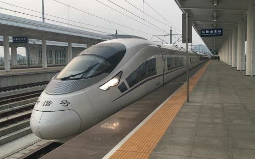 火车迷们的那些常用词语 动车组外号 大地铁:crh1a/1e 高寒兔:crh380b