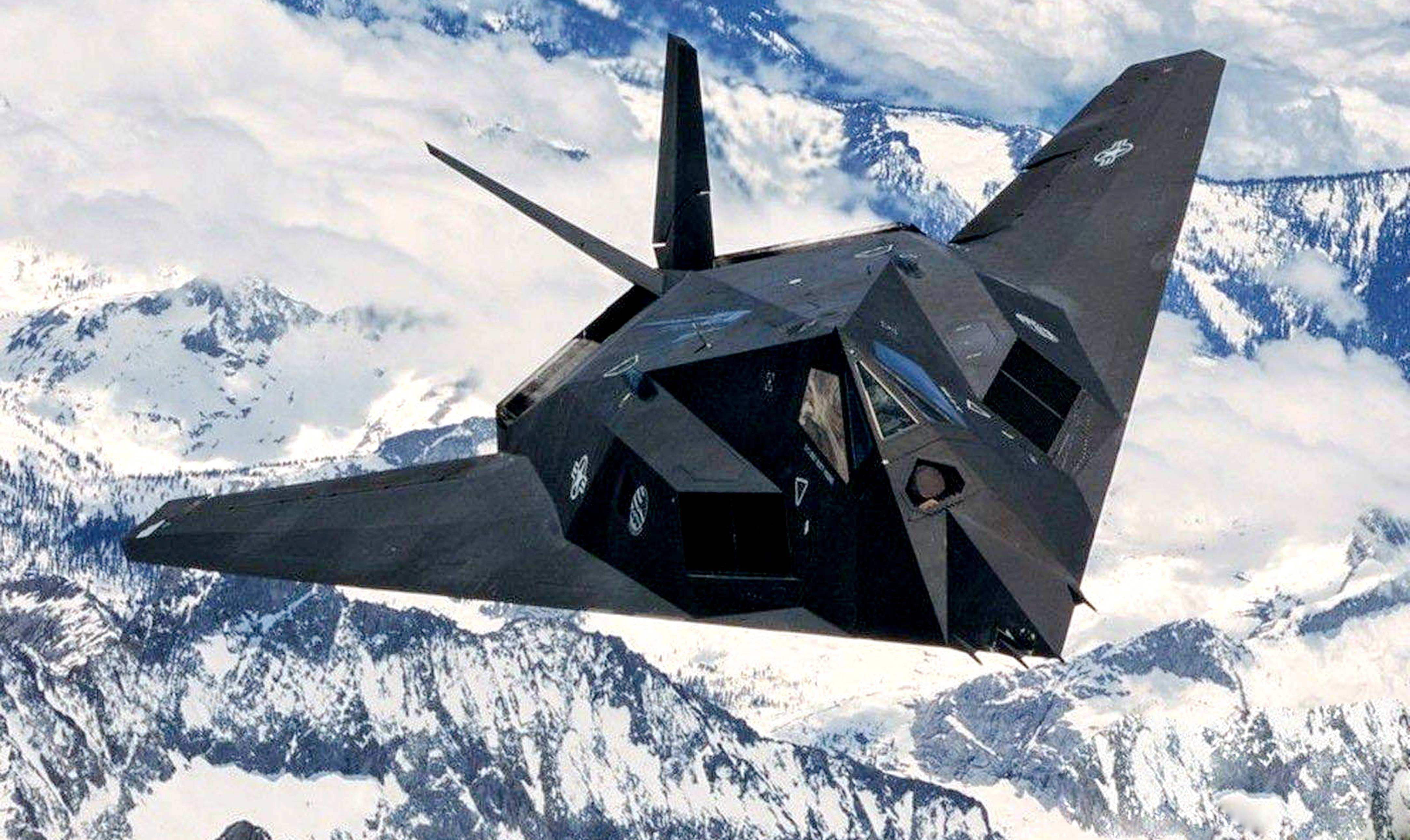 f-117a攻击机是美国一型单座双发亚音速多功能隐身攻击机,是世界上第