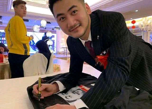 csgo当红主播茄子真实男人的背后满是辛酸与不懈