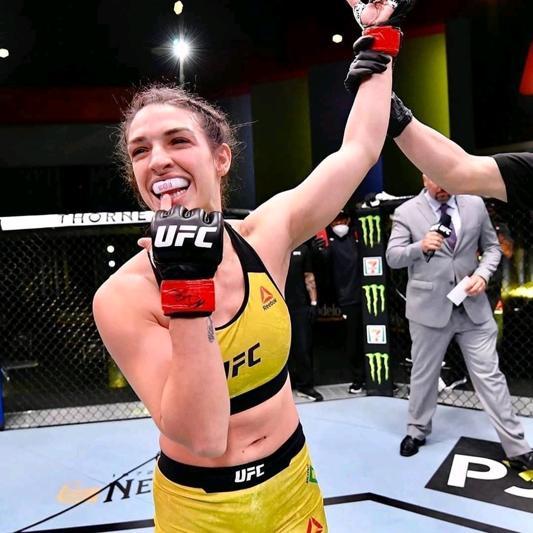 ufc草量级选手柔术女神麦肯齐邓恩ins照片自取