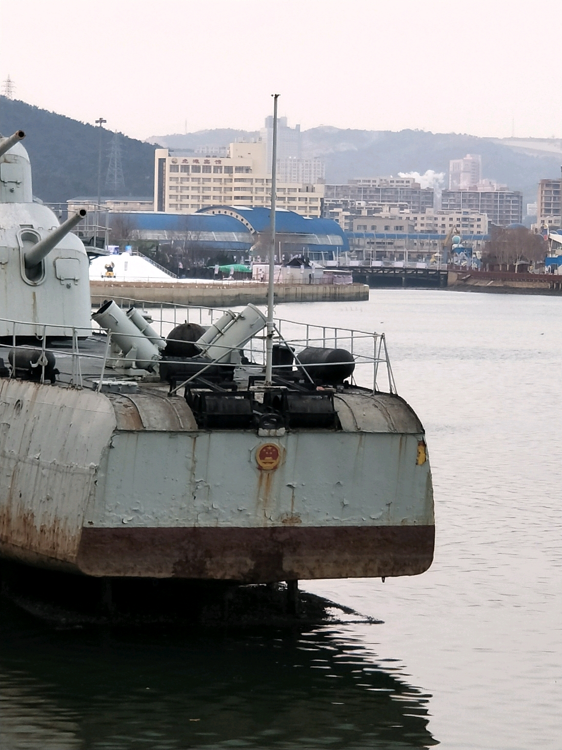 鞍山号驱逐舰(英文:anshan destroyer,舷号:101),是20世纪50年代中国