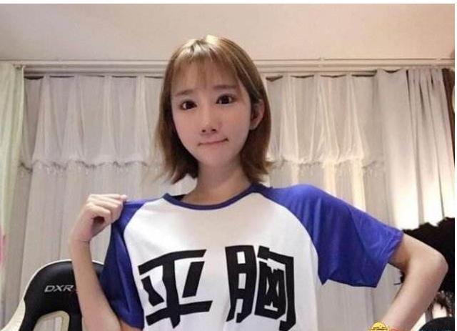 腐团儿幸运上位史:当红女主播饺子君,卡卡被黑色二分钟一波带走