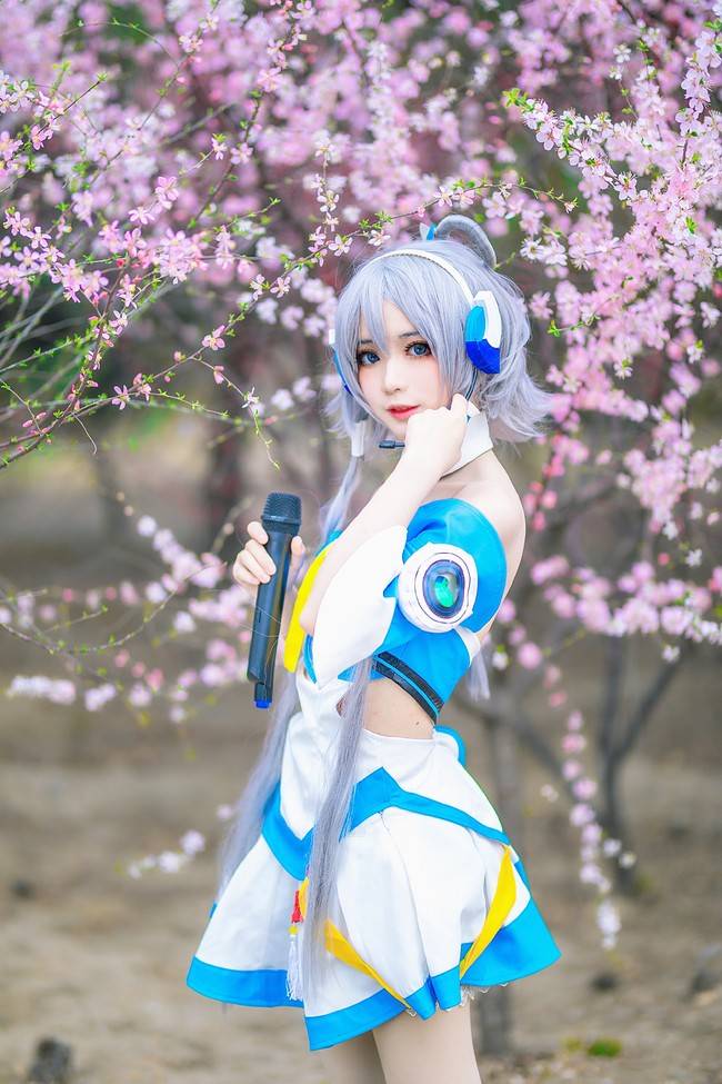 洛天依公式服cos正片cn花柒