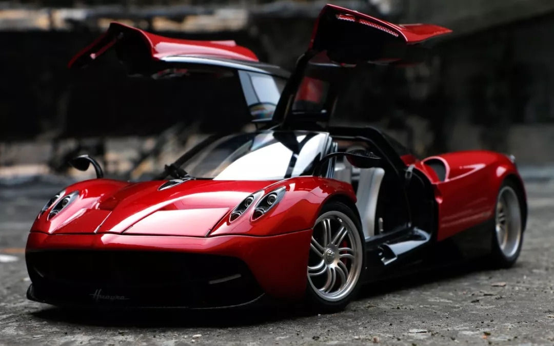 比如这台1:18合金模型的pagani huayra,就被玩家们认为是现代跑车合金