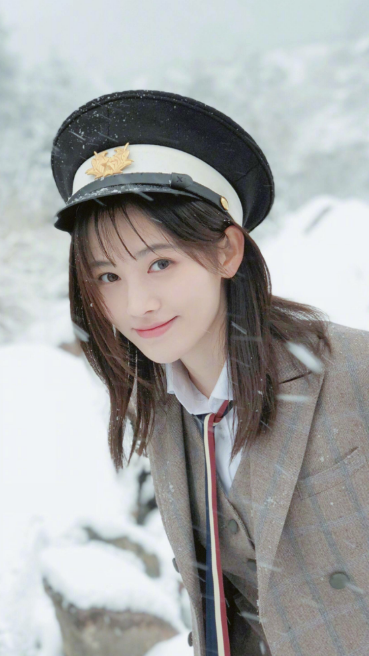 有特殊的意思,果不其然:       首先,"鞠"字,17画,在作为姓氏的同时