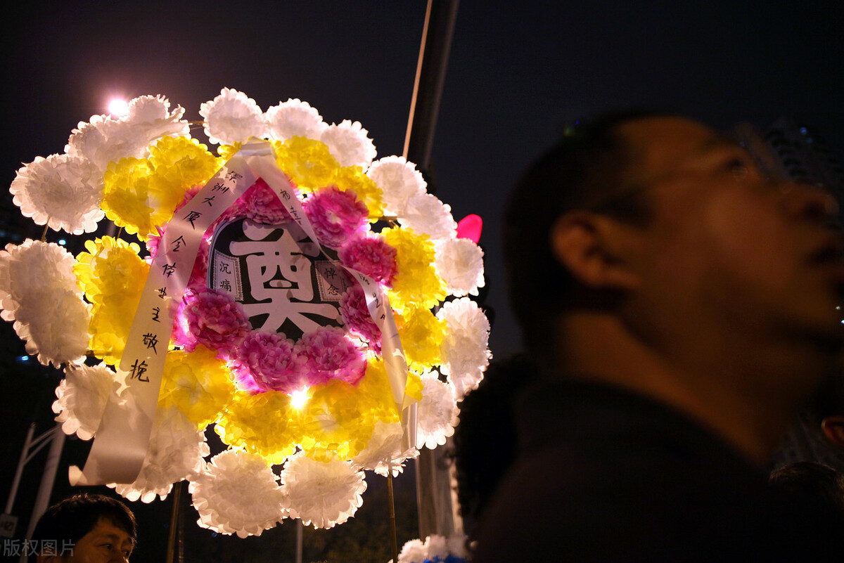 人死了为什么要送花圈?对逝者送花圈有哪些禁忌或者注意事项吗?