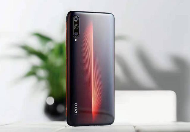 极限性价比骁龙85544w闪充iqoo手机值得买