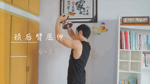 少年感十足的健身up主闫帅奇,在带来健身教程的同时还不忘感谢各位小
