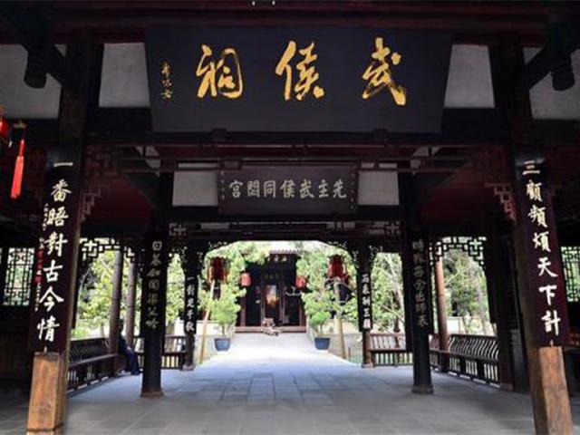 通过相似的两件事此人在战术上远胜马谡堪称诸葛亮真正的亲信