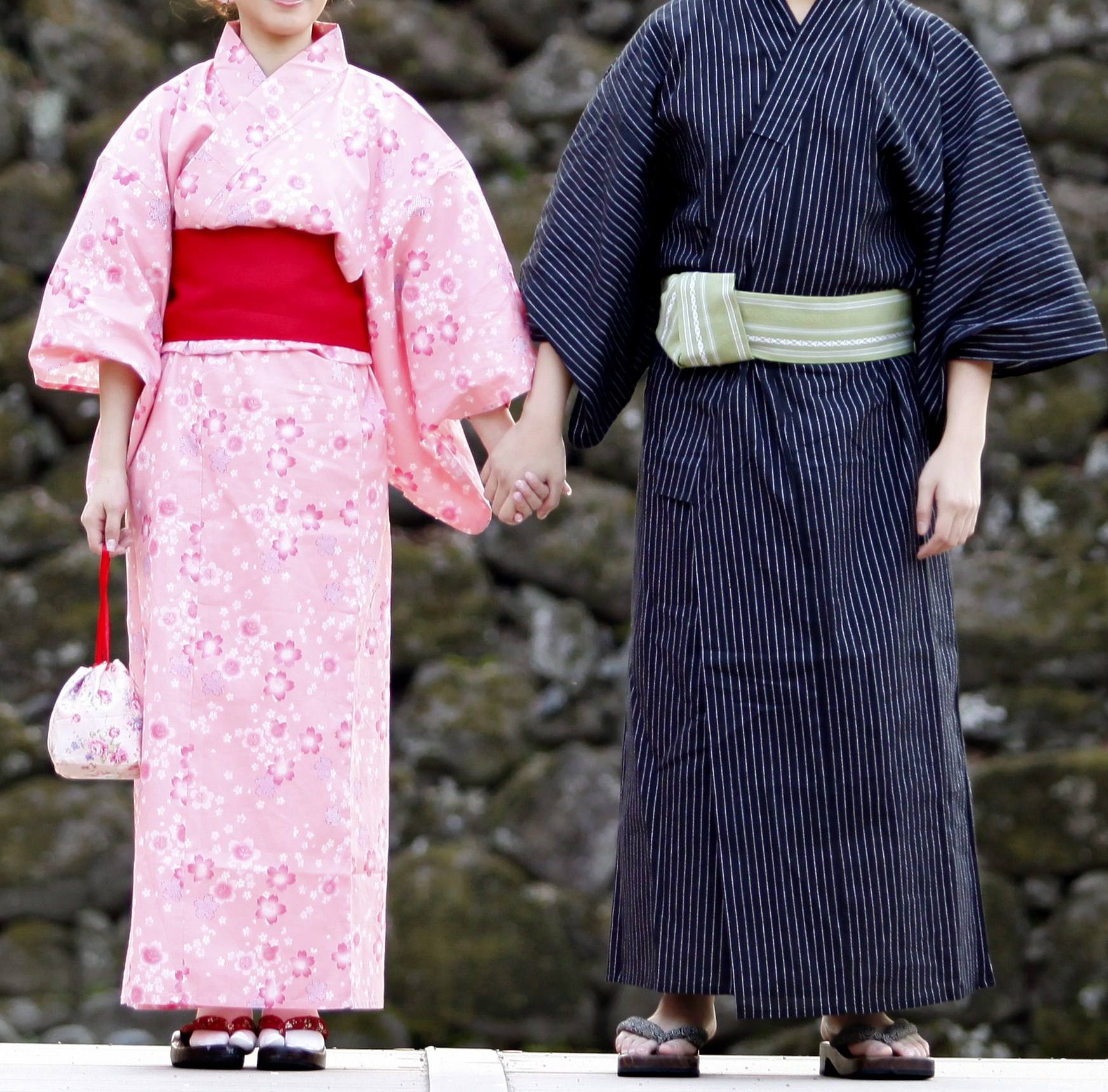 日本的和服大多数普遍比较偏江户时代的和服样式,而男性穿浴衣的会