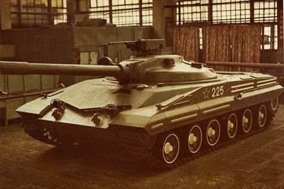 跟t-22一样,907工程也只有金属车体模型,没有实车.