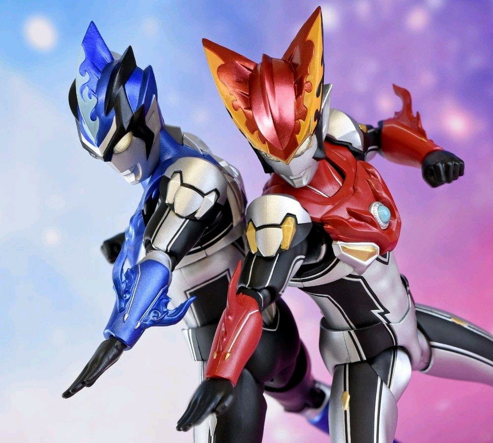 shf《奥特曼r/b》罗索奥特曼 烈火形态.售价:5400日元,2018年12月.