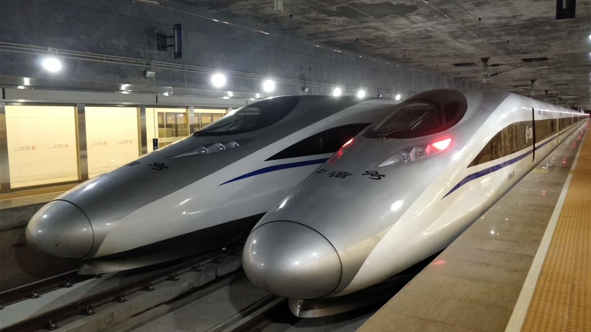 最后来张动检本体,crh380a并列靠站: 就是这么短,主要是为了发开头的
