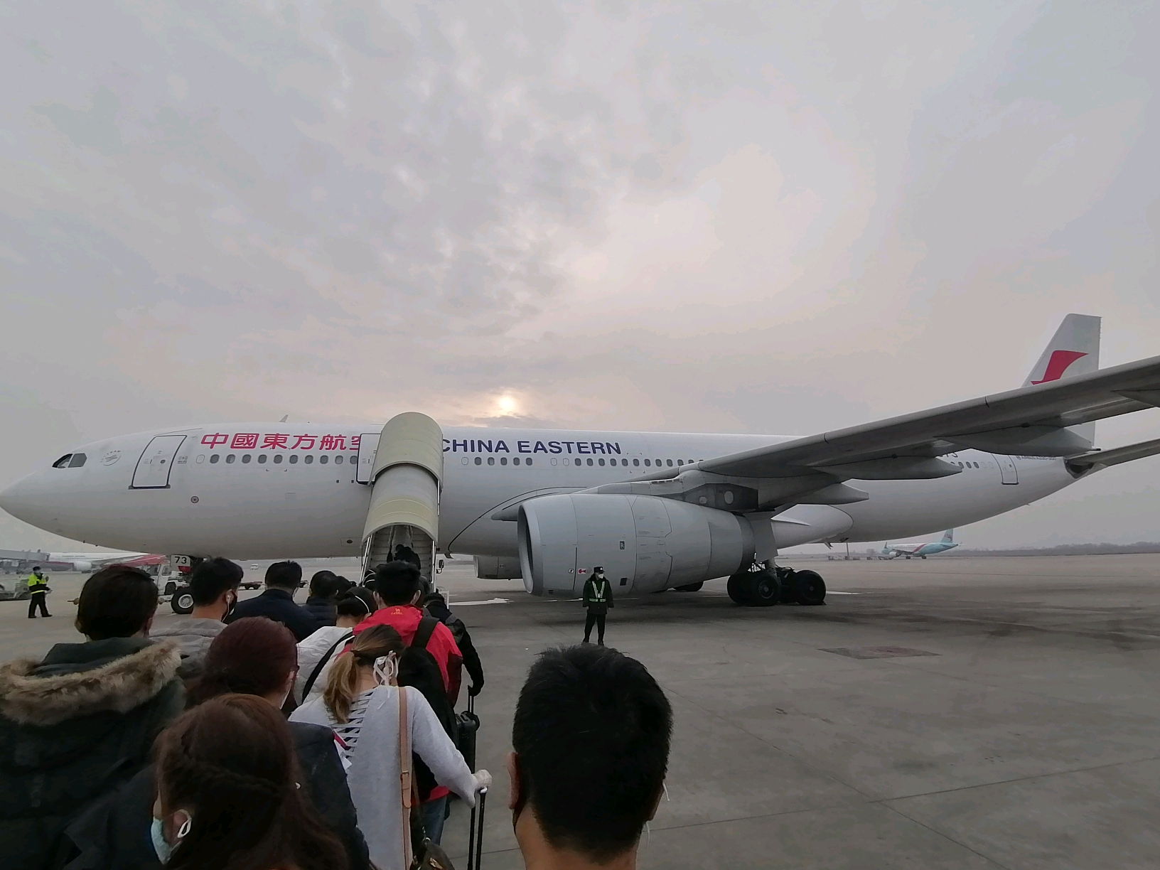 初七从西安到上海的飞机因为疫情排查,耽误了两个小时