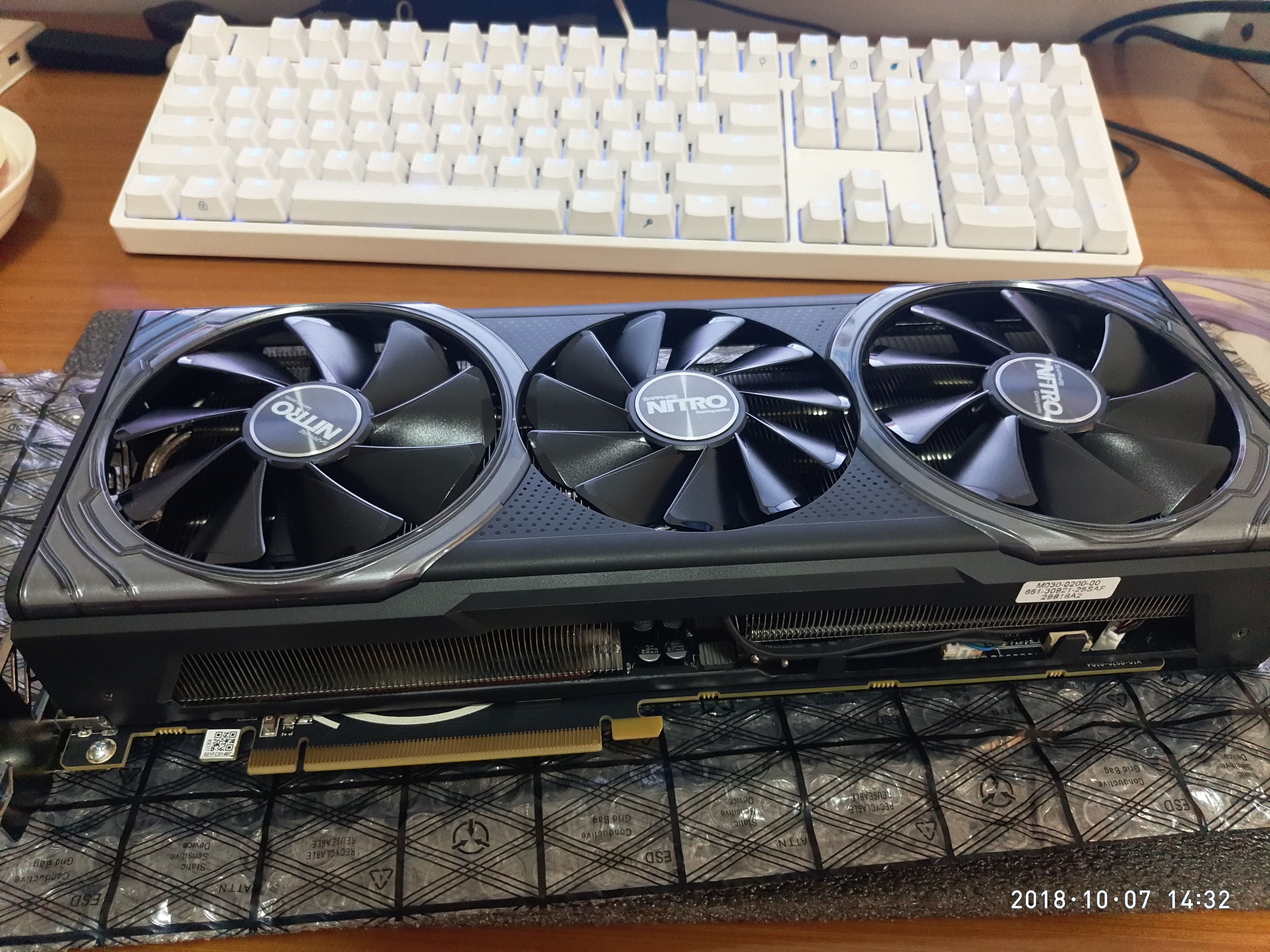 蓝宝石 rx vega56 8g hbm2超白金版