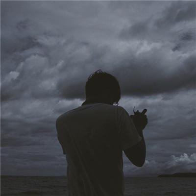 只不过是高高在上的人看失败者惶惶的聚会