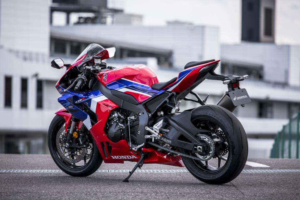 218马力的最大输出并不是终极目标!新cbr1000rr-r 的进化革命.