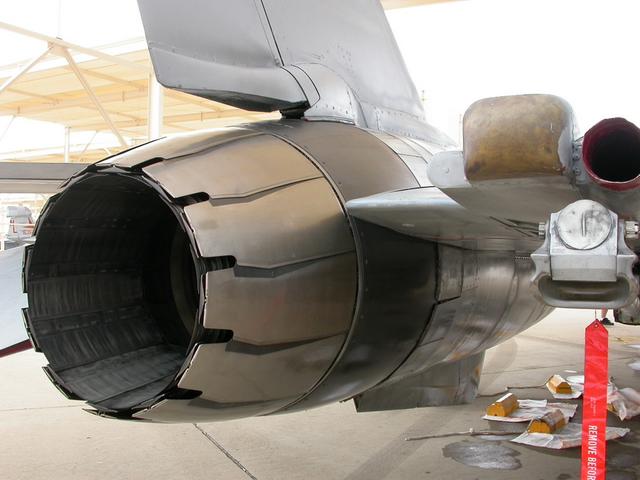 f-14的f110发动机尾喷口收敛状态