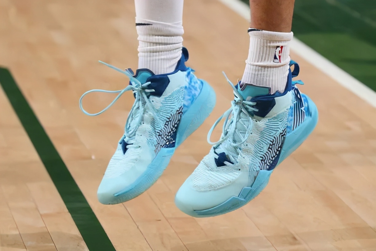nba球员上脚莫兰特穿kobe1锡安的签名鞋要来了