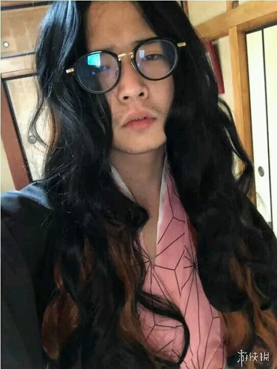 国外女装大佬cos祢豆子 口咬竹棍,表情楚楚可怜!