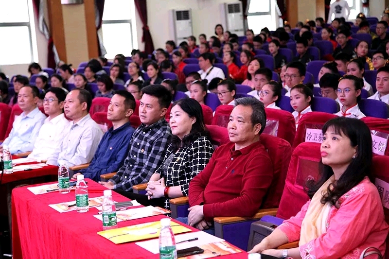 育才三中纪念五四运动100周年爱国诗文朗诵展演活动圆满举行