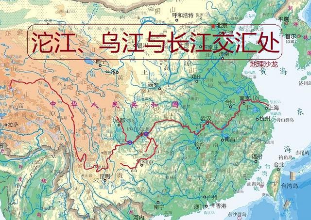 横跨我国地势三级阶梯,长江干流流经我国11个省级行政区,总长度约为