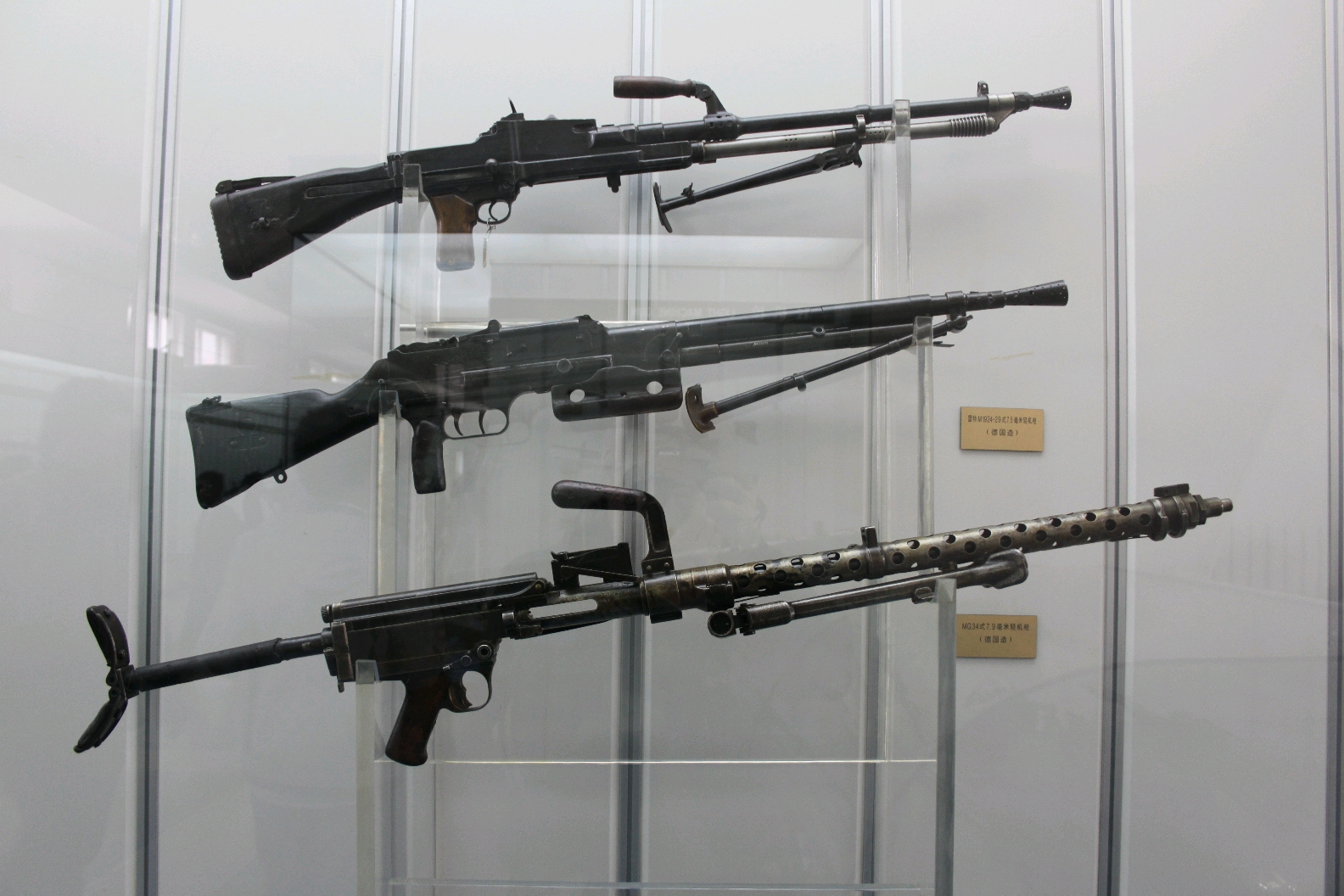 枪械设计及历史 第一次世界大战后,法国陆军即刻寻找取代绍沙轻机枪