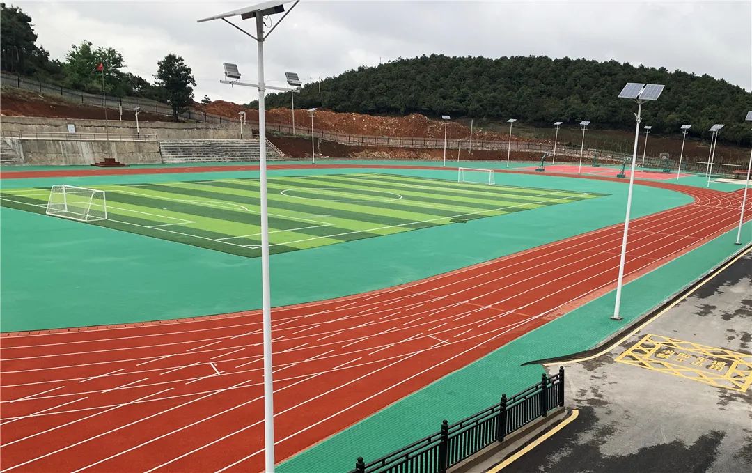 如何写学校的操场 f7cc4f12b1fb43b70629c1bb67132c7118d7ee3e.jpg