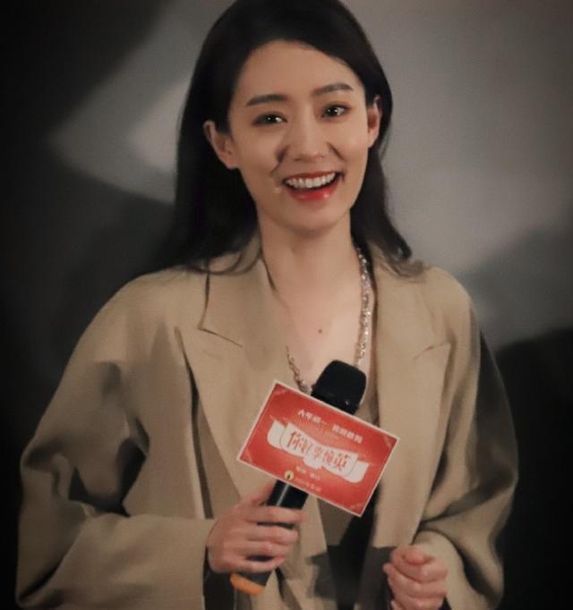 张小斐一个座位让网友吵翻了天